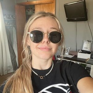 Meet your Posher, Halie